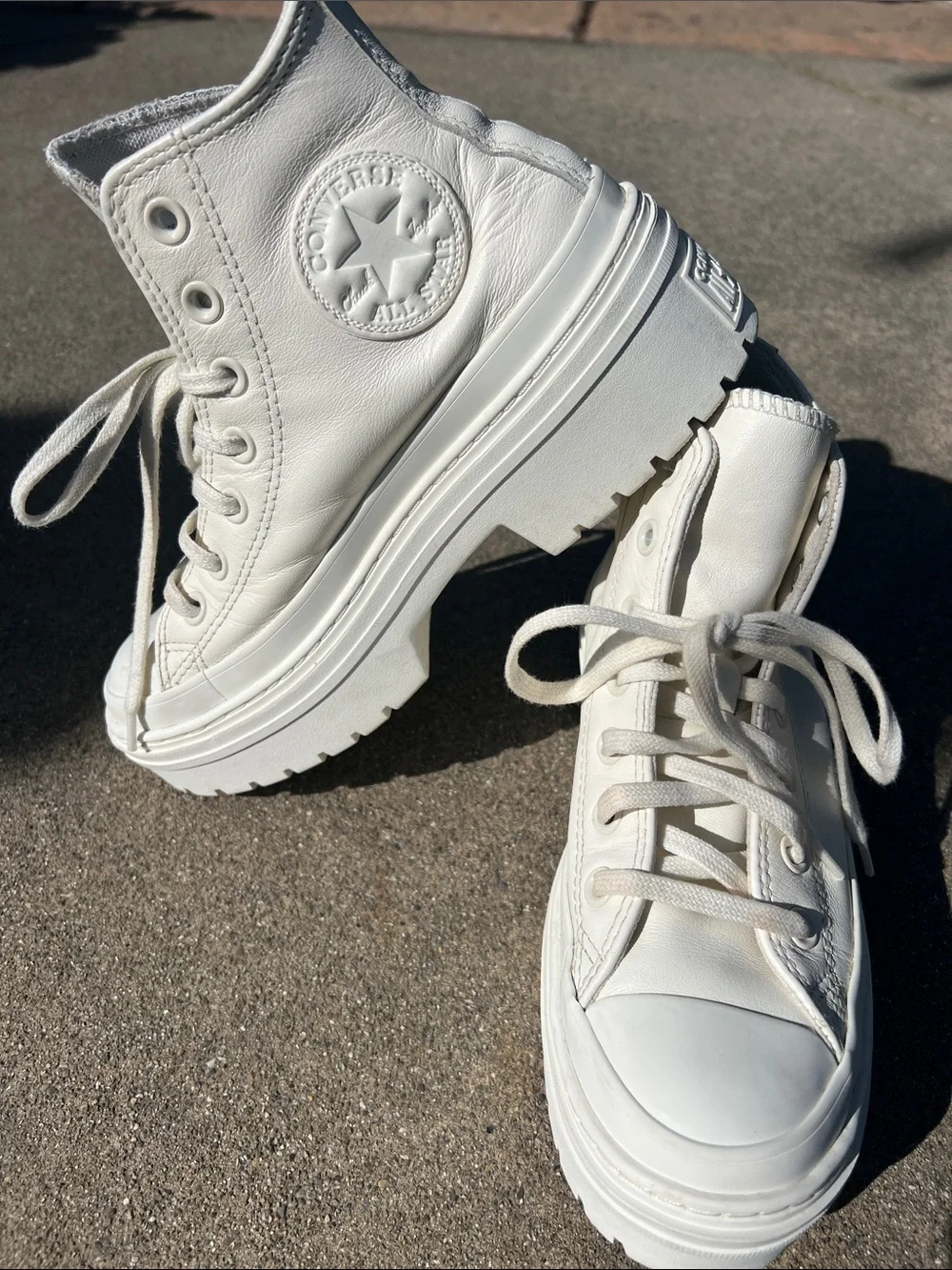 Size 8.5 Converse Chuck Taylor All Star Lugged Heel Leather Platform sneakers
